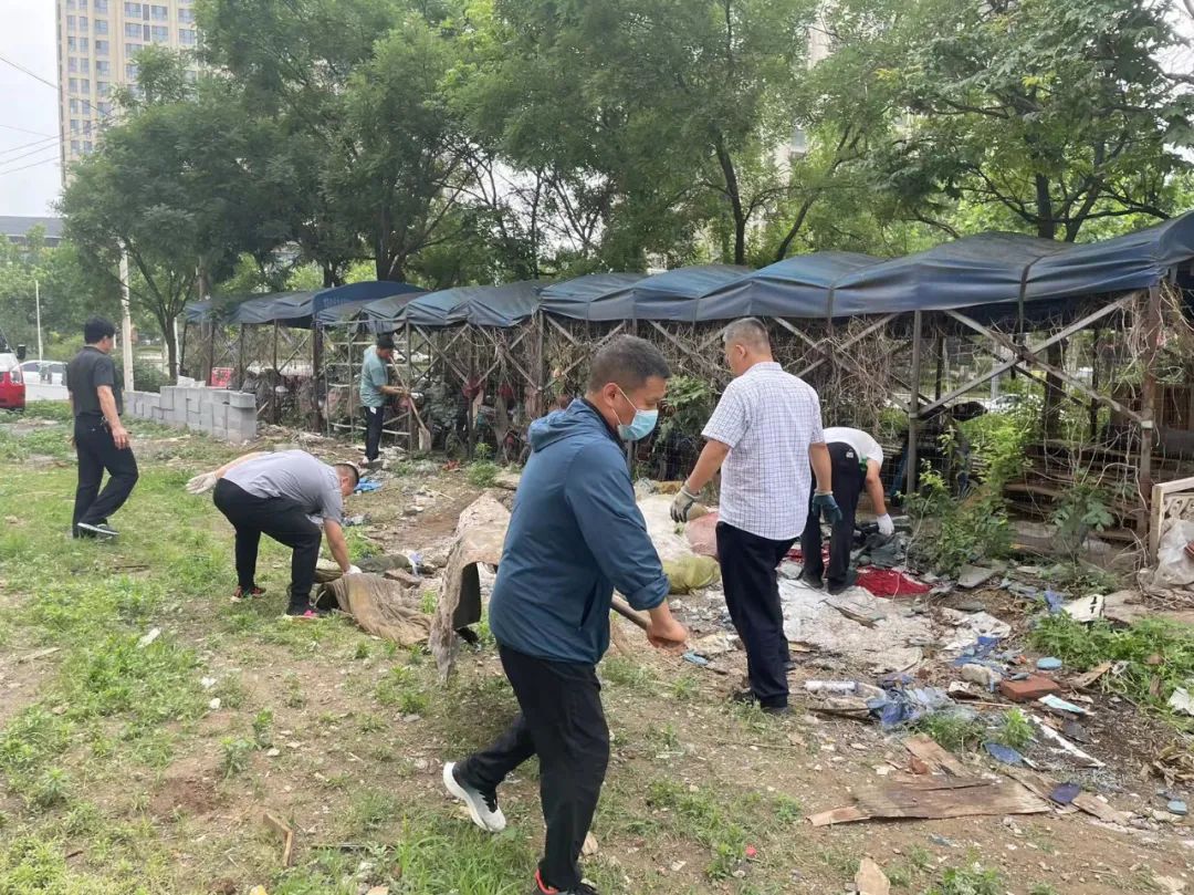 济南市章丘区政法委副书记张庆峰等领导一行莅临集团济南金田市场检查指导