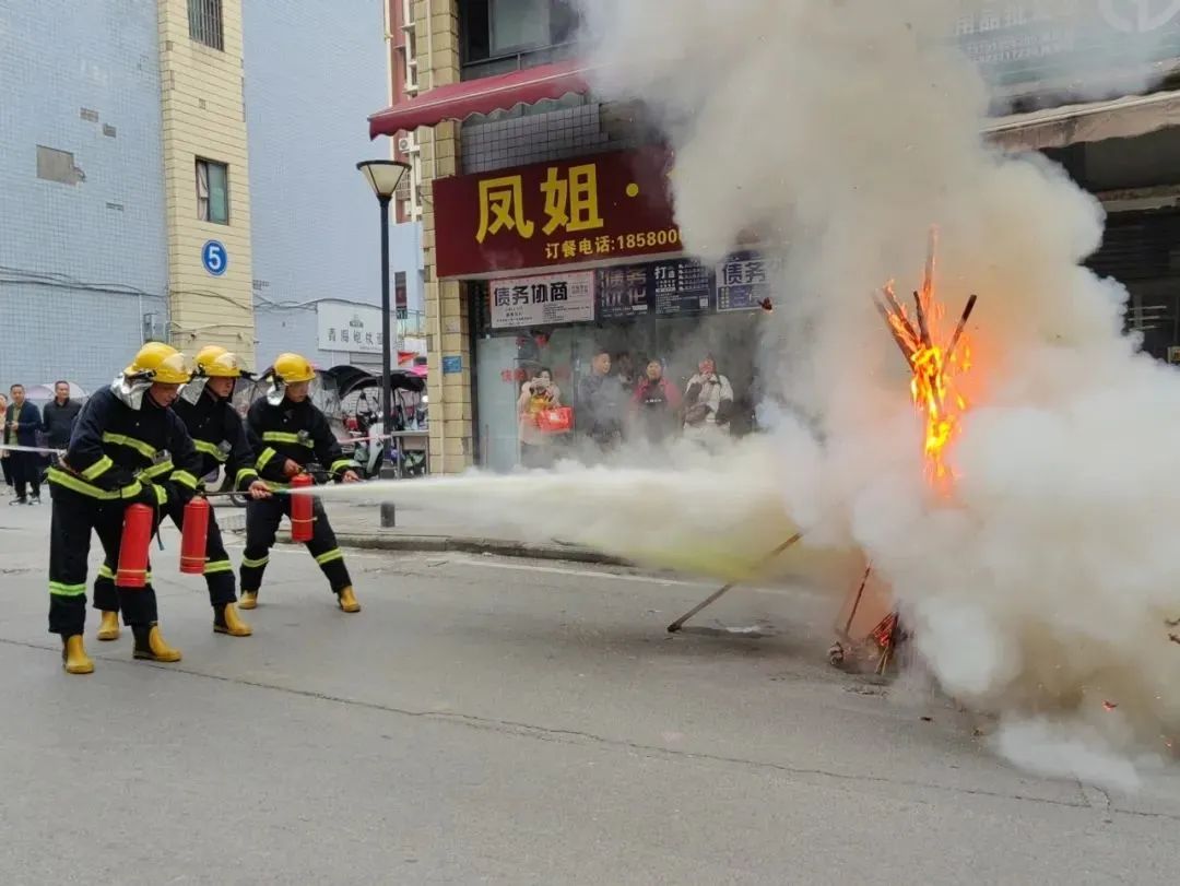 集团重庆公司灭火救援暨疏散逃生综合演练圆满结束