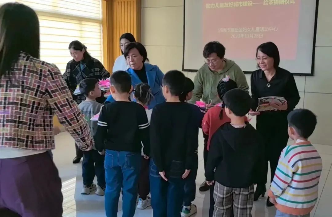 集团济南市场妇联向章丘区妇女儿童活动中心捐赠绘本一批